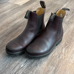 Blundstone Chelsea boots size 5.5 Australia 
8.5 us size .